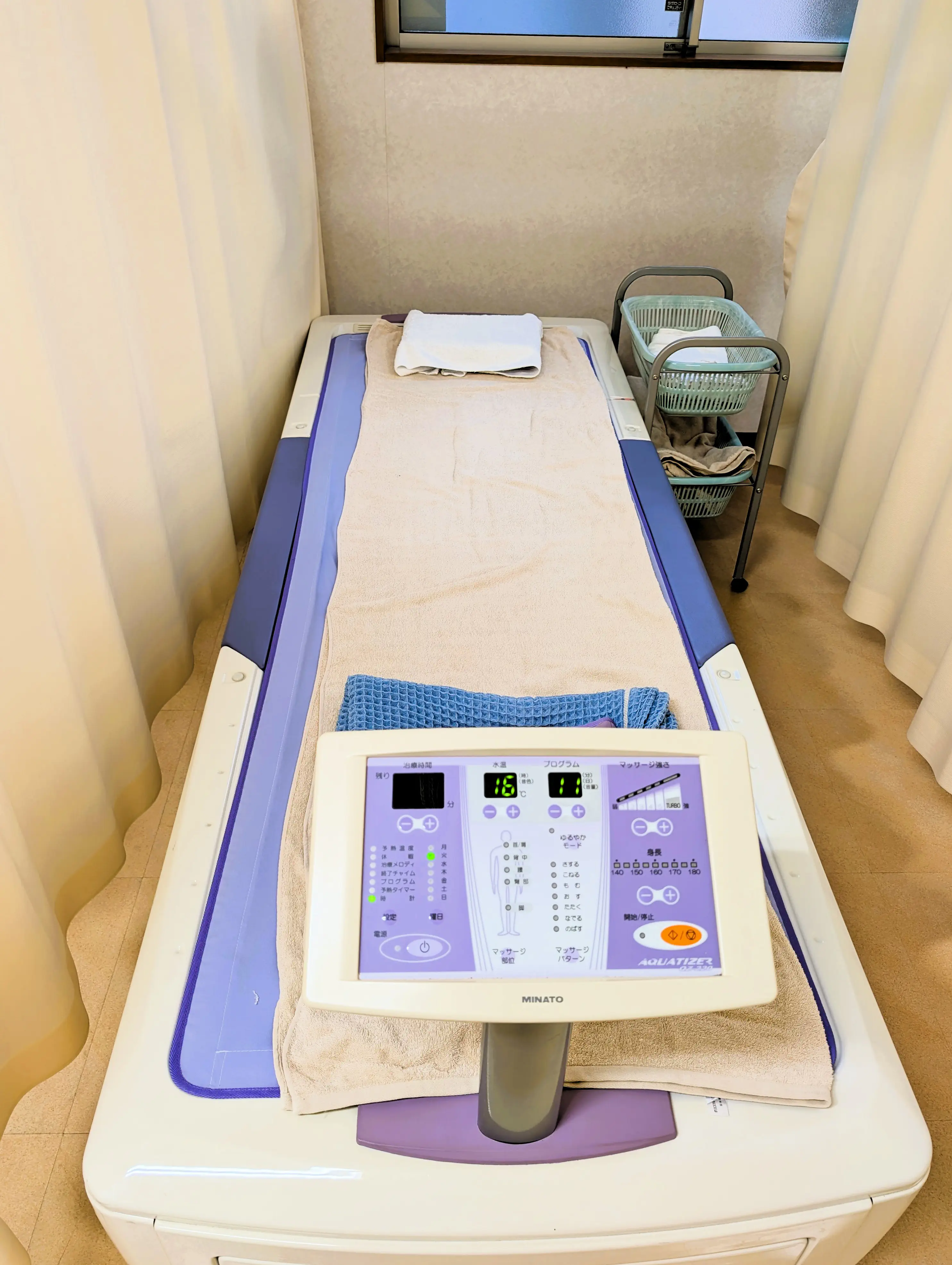 青木内科クリニックの個室診察室 - プライバシーに配慮した設計